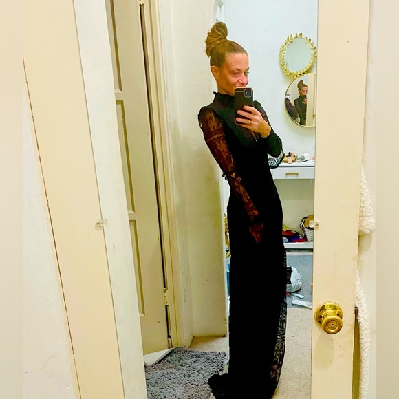 Meet your Posher, Jenny - Picture 3 of 3